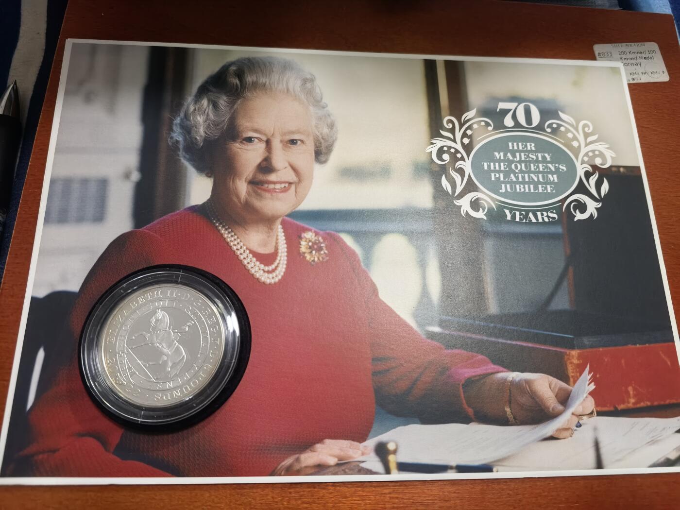 长老汇蛇年精选第五十七场拍卖 2022英国在位70周年邮币封首日封，含1枚5英镑精制银币，28.28克925银，1200套，皇家造币厂原盒