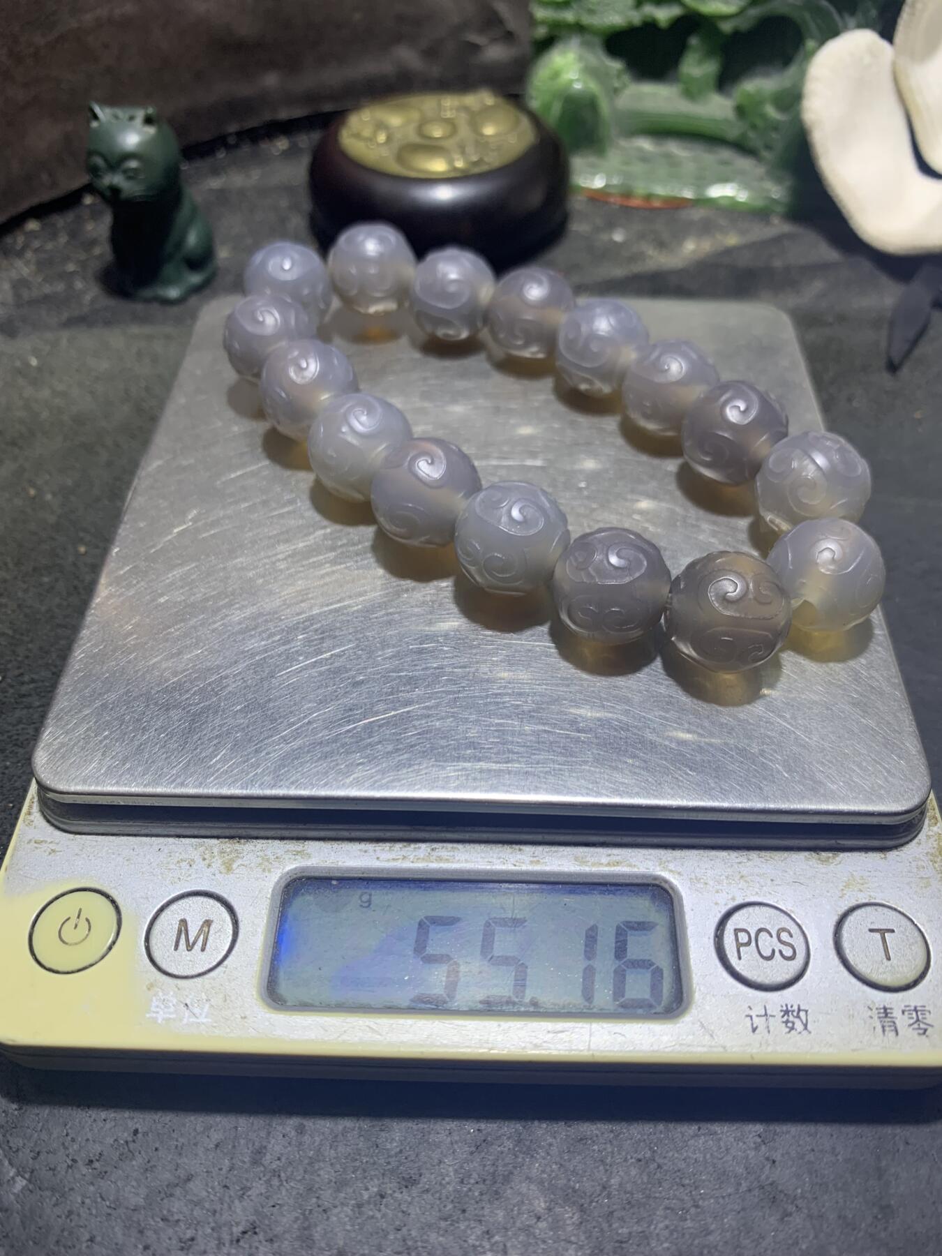 精美灰色玛瑙雕刻回纹珠（云纹珠）手串一条