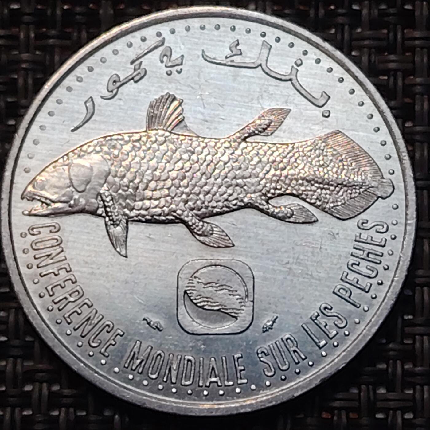 布加迪🐬～世界钱币(上海)🌾第 248 期 /  各国套币和散币 科摩罗🇰🇲 1984年 5法郎铝币 31mm