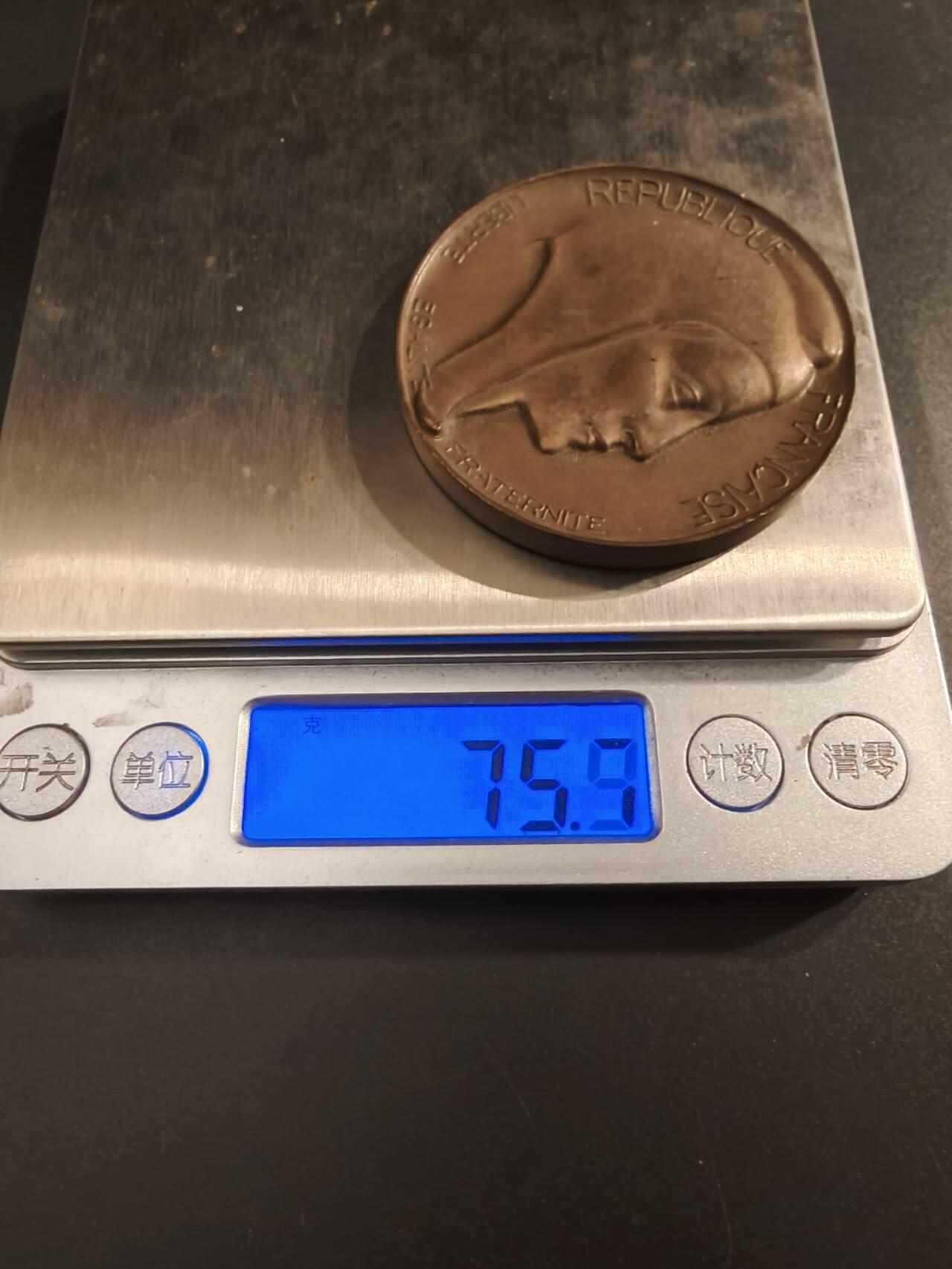 老王徽章第154期  法国参议员赠大铜章 直径50mm 重量74.1g