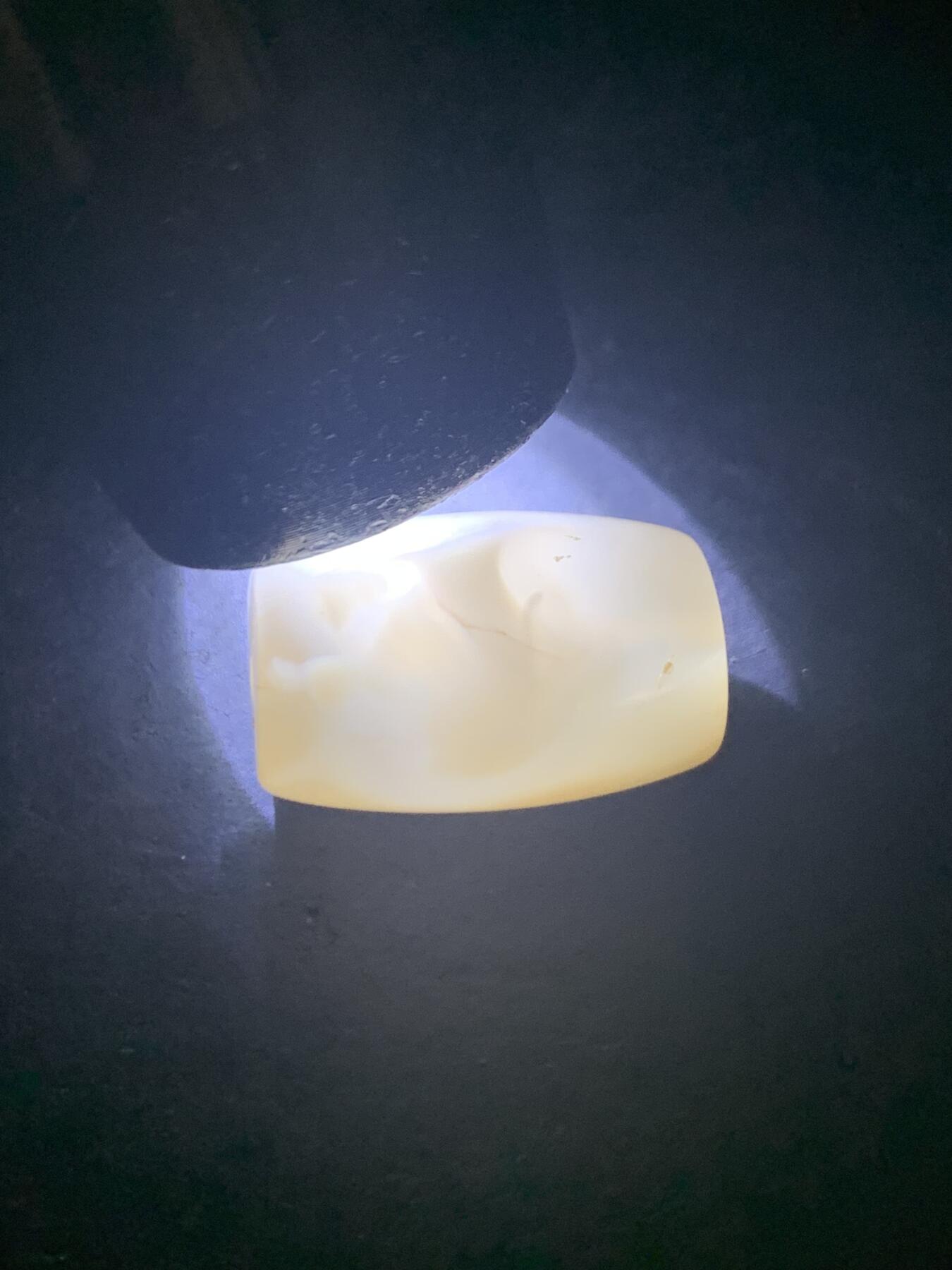 精美高玉化荔枝冻玛瑙桶珠一颗，