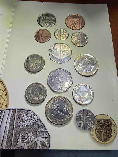 长老汇蛇年精选第五十七场拍卖 - 2010英国12枚套币，卡装