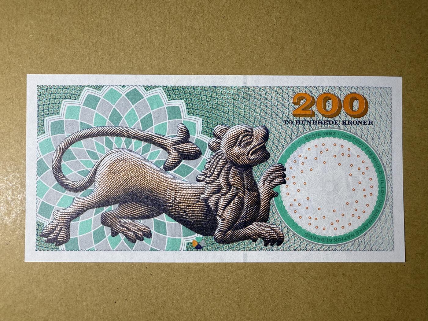 《艾美收藏》第214期-10.7周二国庆外币超白金场 丹麦200克朗 UNC 2008年浮雕版 顶部轻微荧光