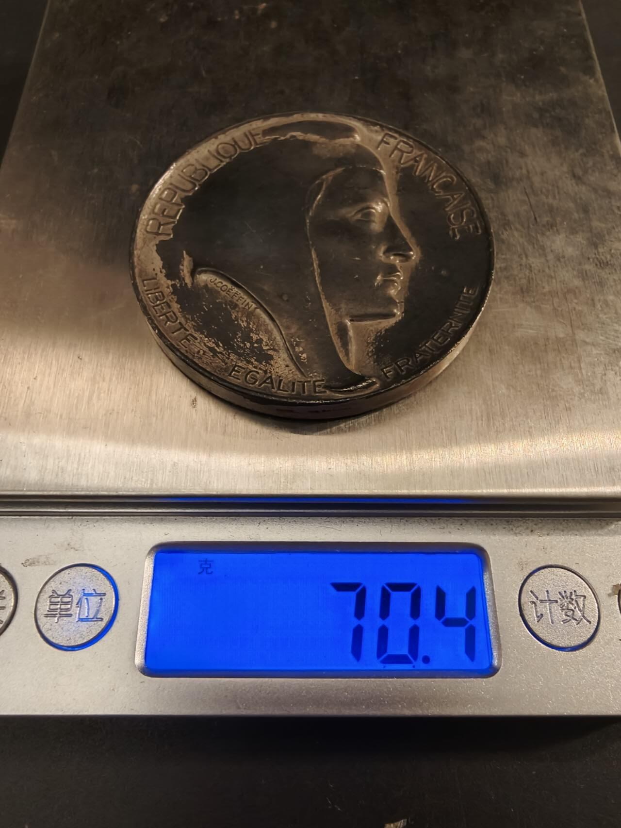 老王徽章第154期  法国参议员赠镀银大铜章 直径50mm 重量70.1g
