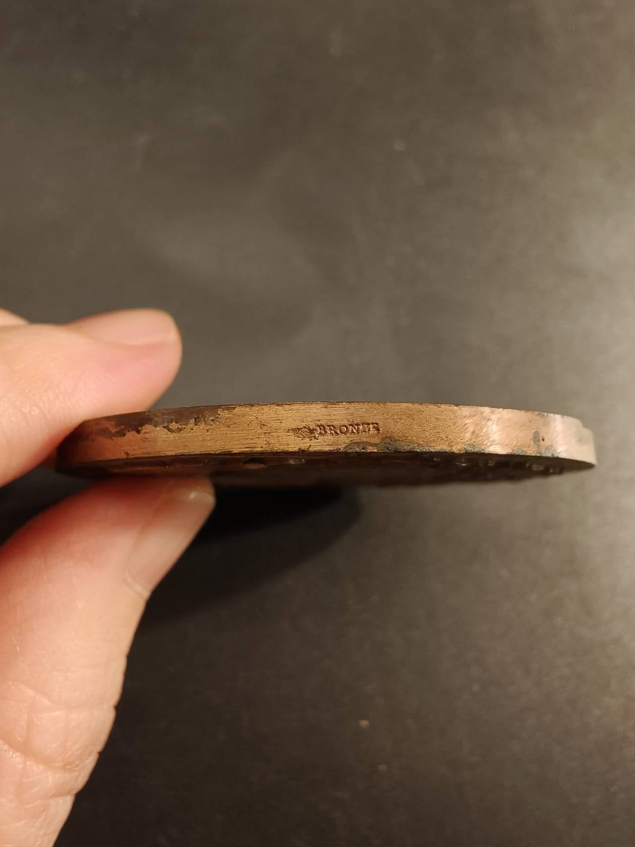 老王徽章第154期 法国参议院赠大铜章    直径50mm.    重量60g
