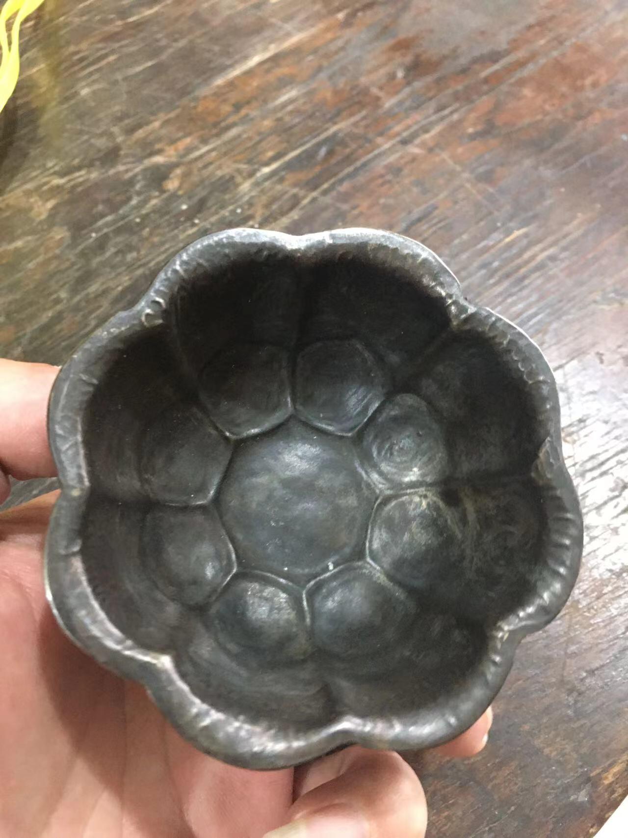 老银碗，纹饰漂亮，完整，造型漂亮，包浆自然，见图示