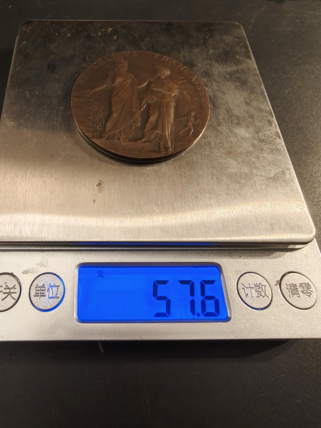 老王徽章第154期 法国农业协会1905年农业竞赛大铜章     直径 50mm.   重量57.6g.    杜布瓦名作