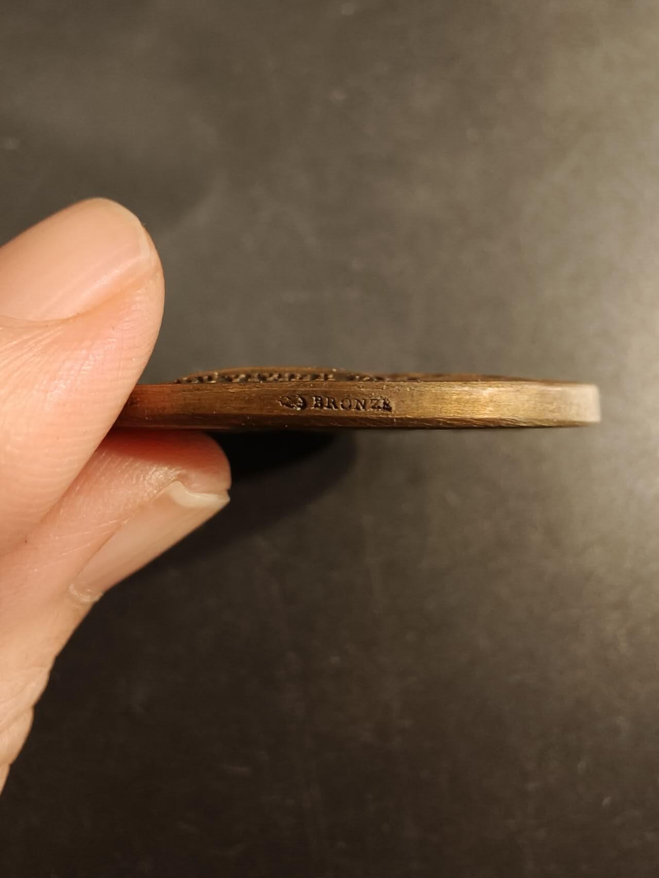 老王徽章第154期 法国路易十五世法国-瑞典结盟大铜章    直径41mm    重量31.2g  