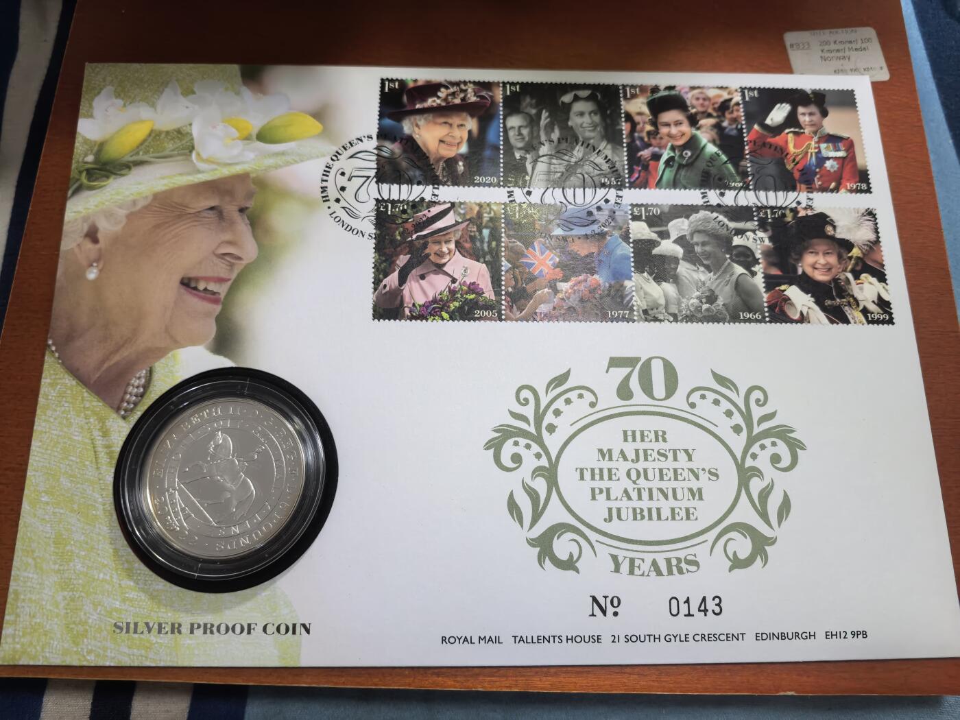长老汇蛇年精选第五十七场拍卖 2022英国在位70周年邮币封首日封，含1枚5英镑精制银币，28.28克925银，1200套，皇家造币厂原盒