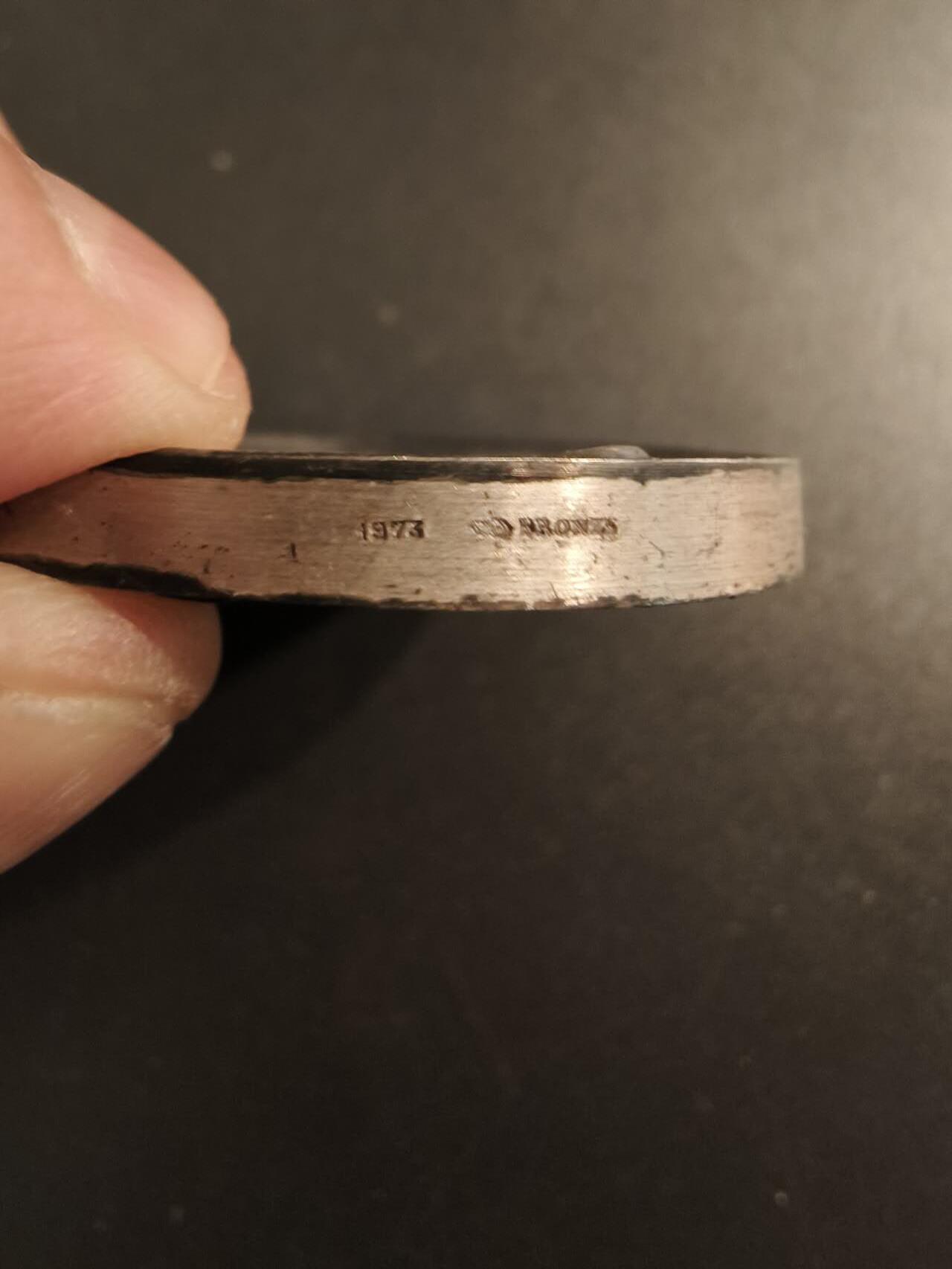 老王徽章第154期  法国参议员赠镀银大铜章 直径50mm 重量70.1g