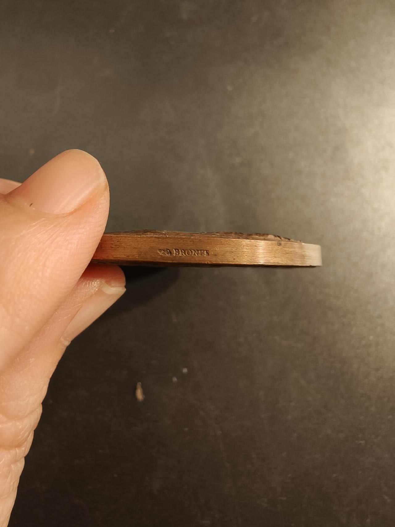 老王徽章第154期  法国农业协会农业竞赛大铜章     直径49mm    重量68.4g