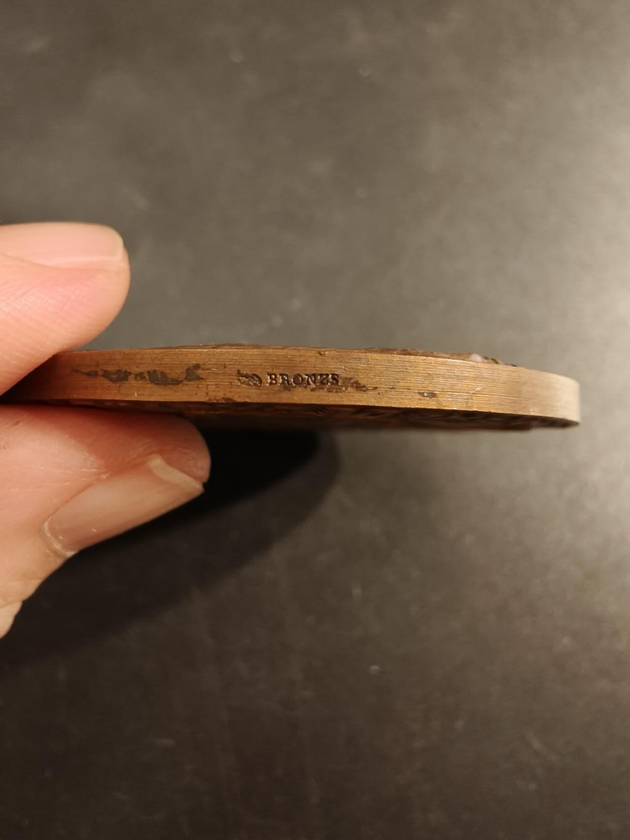 老王徽章第154期  法国农业协会农业竞赛大铜章     直径49mm    重量68.4g