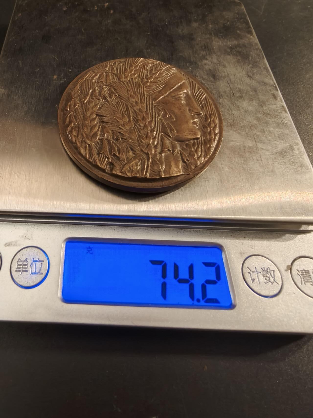 老王徽章第154期 法国参议员赠大铜章    直径50mm.   重量74.2g