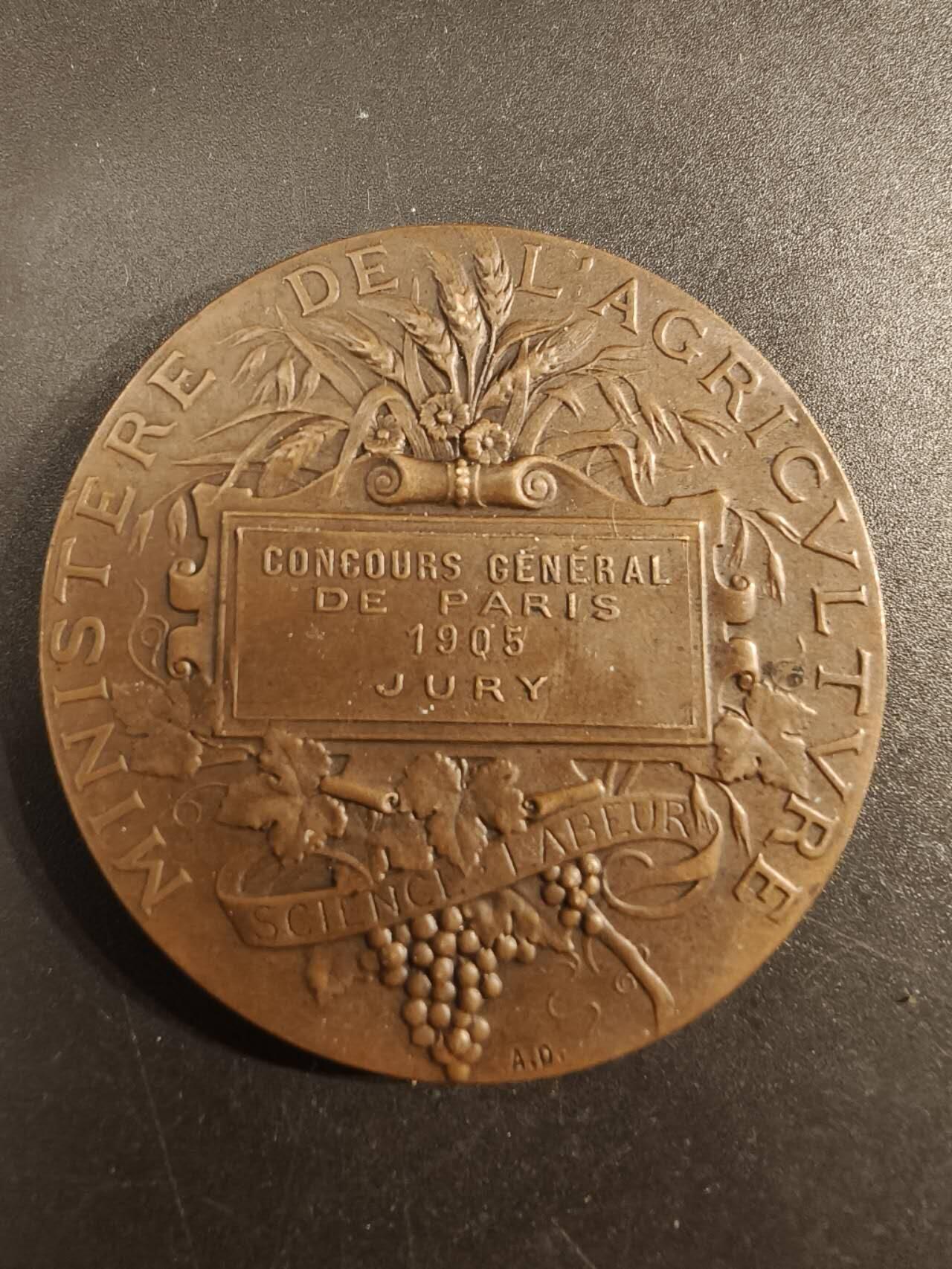 老王徽章第154期 法国农业协会1905年农业竞赛大铜章     直径 50mm.   重量57.6g.    杜布瓦名作