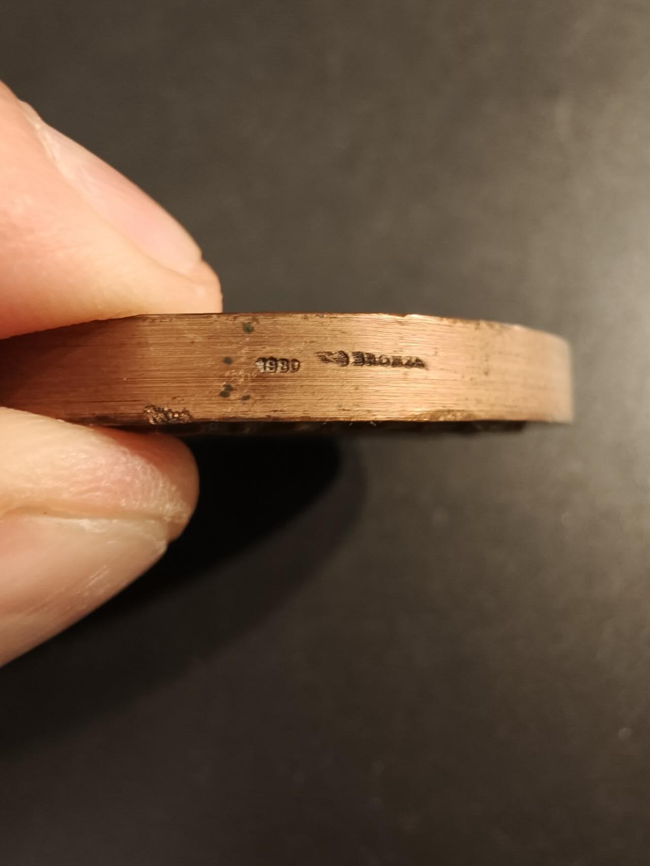 老王徽章第154期  法国参议员赠大铜章 直径50mm 重量74.1g