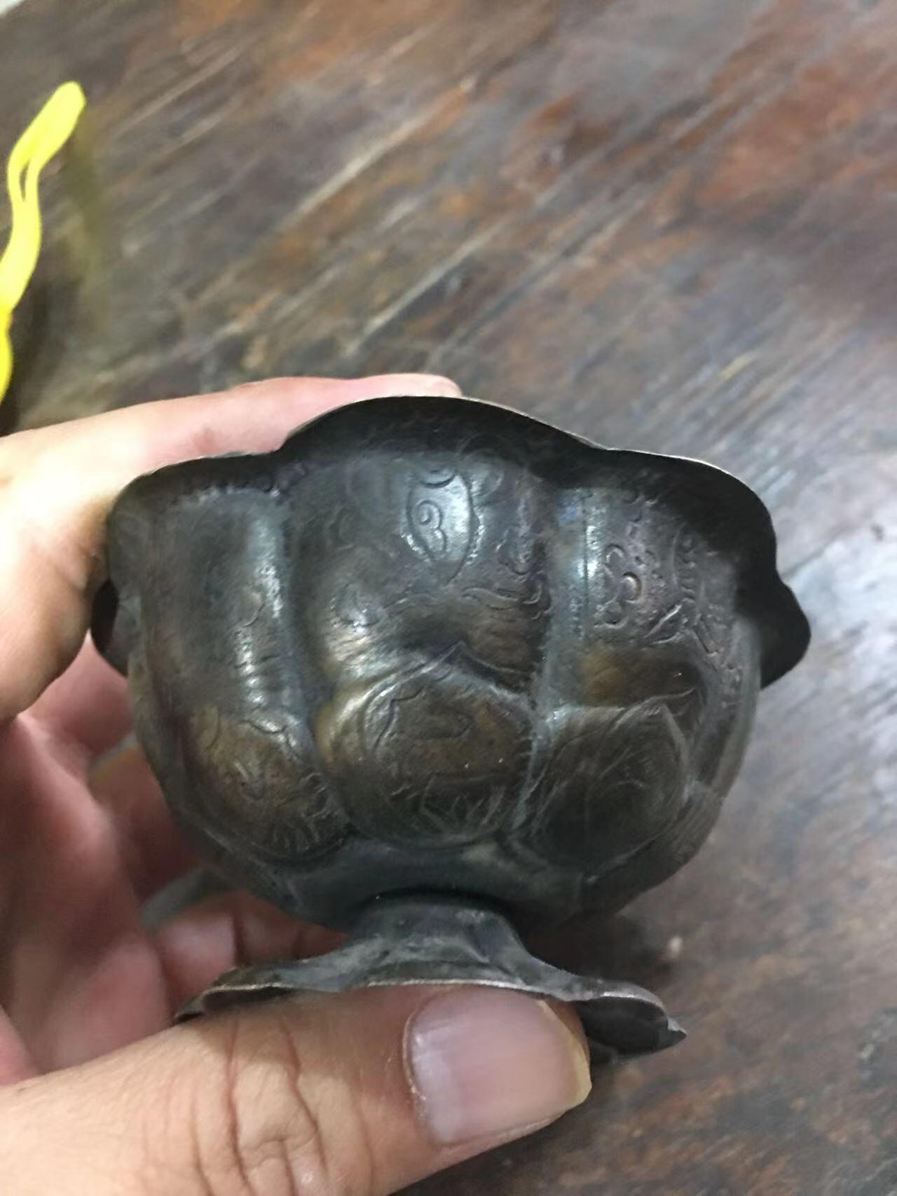 老银碗，纹饰漂亮，完整，造型漂亮，包浆自然，见图示