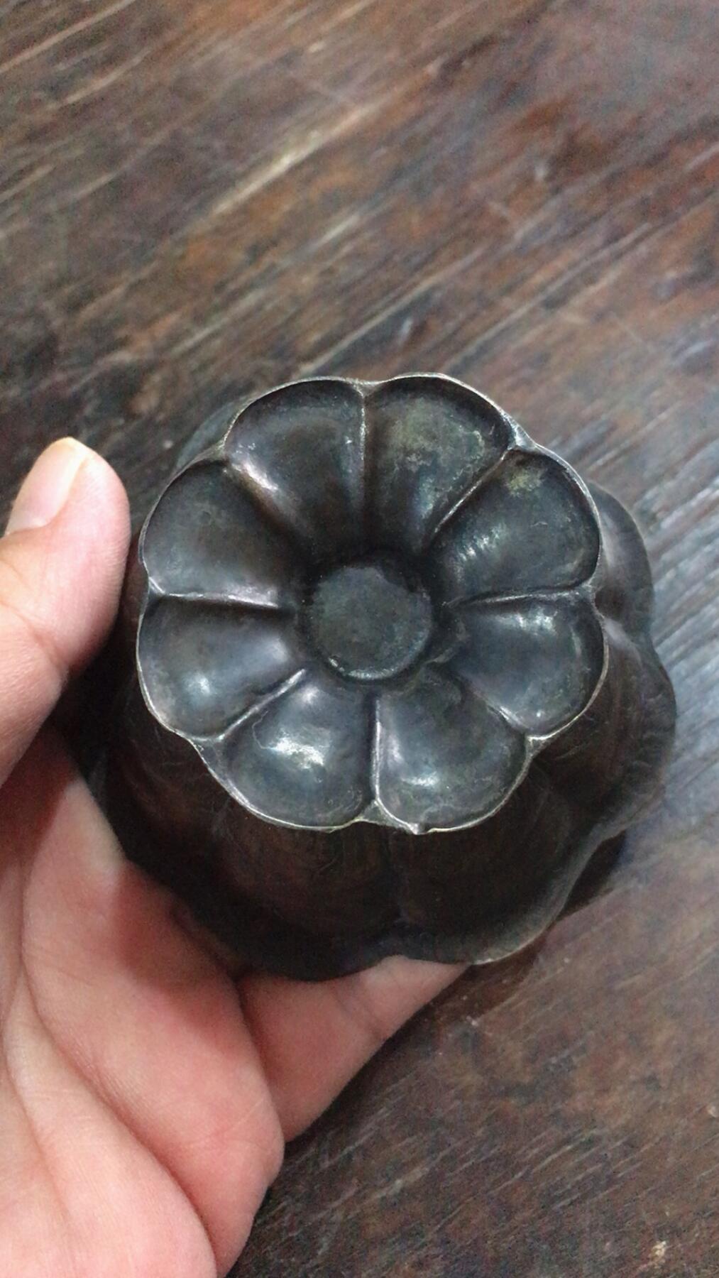 老银碗，纹饰漂亮，完整，造型漂亮，包浆自然，见图示