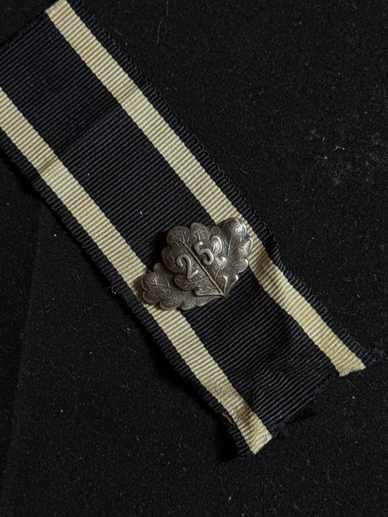 双节同庆！铭记历史！以史为鉴！戎马世界章牌大赏第106期 德国一战二级铁十字勋章绶带与25年勋饰（一战复刻）