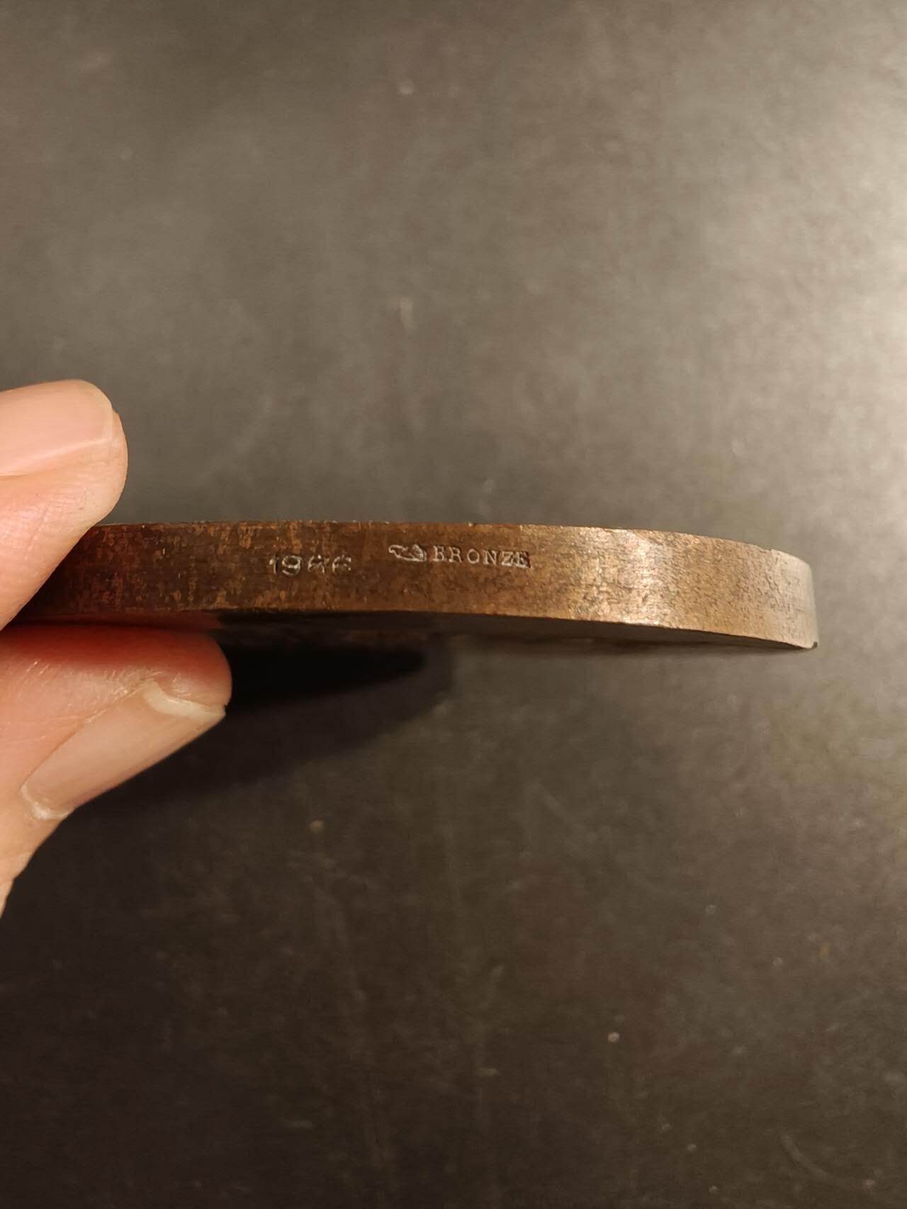 老王徽章第154期 法国养殖业协会大铜章    直径50mm   重量66.3g