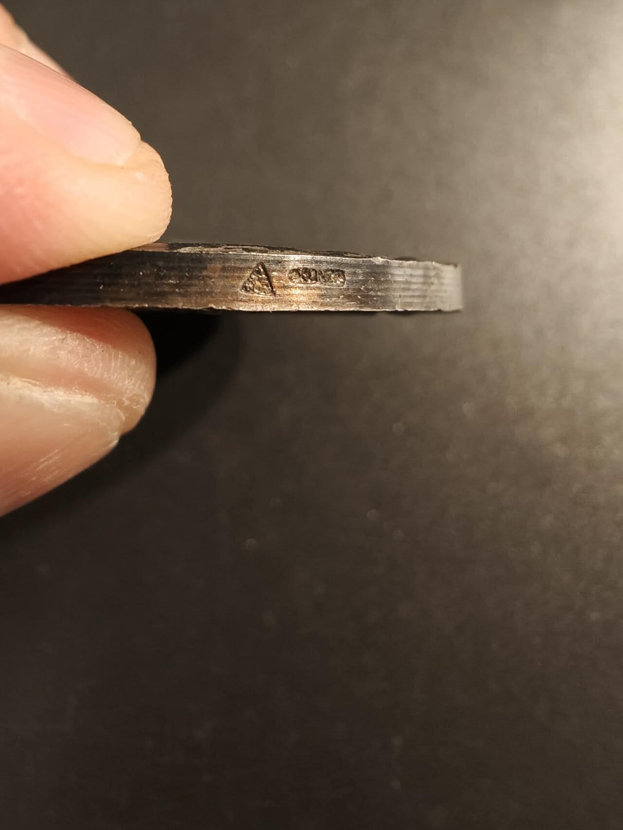 老王徽章第154期 法国众议院赠镀银大铜章    直径 49mm.   重量58.3g