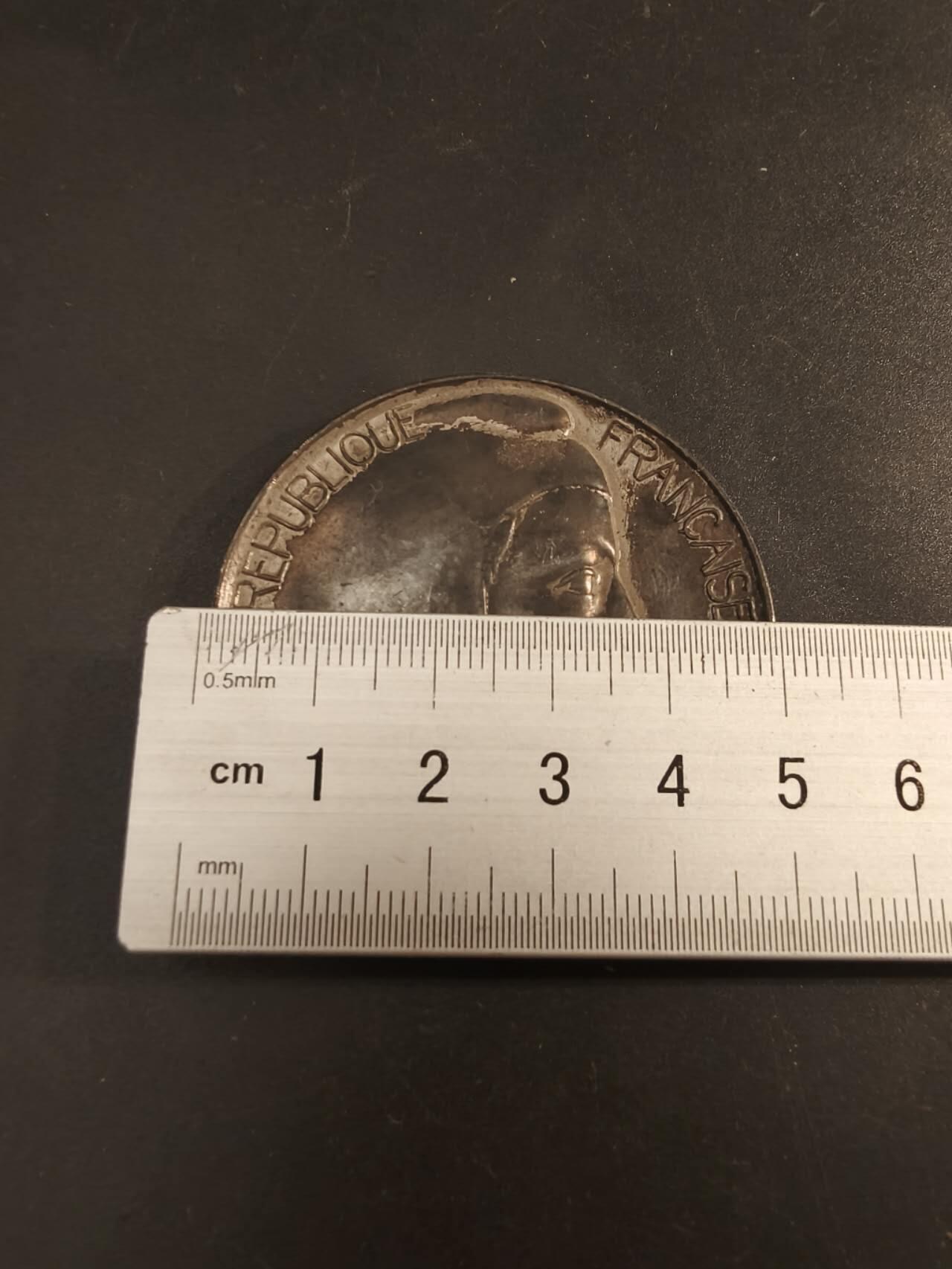 老王徽章第154期  法国参议员赠镀银大铜章 直径50mm 重量70.1g