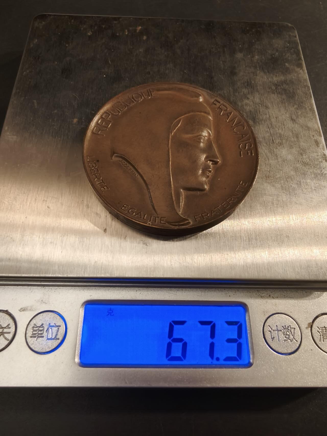 老王徽章第154期  法国参议员赠大铜章 直径50mm 重量67.1g