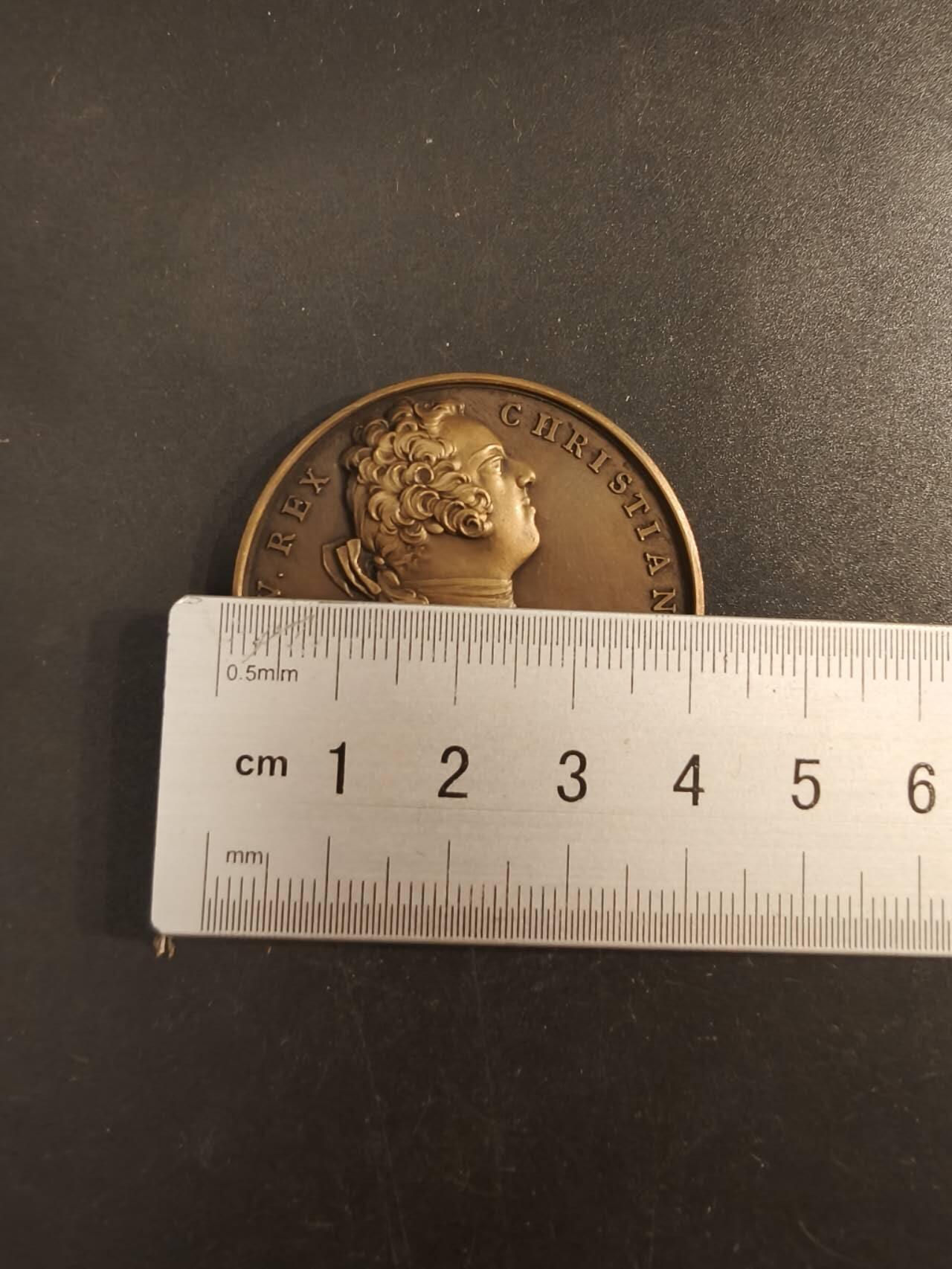 老王徽章第154期 法国路易十五世法国-瑞典结盟大铜章    直径41mm    重量31.2g  