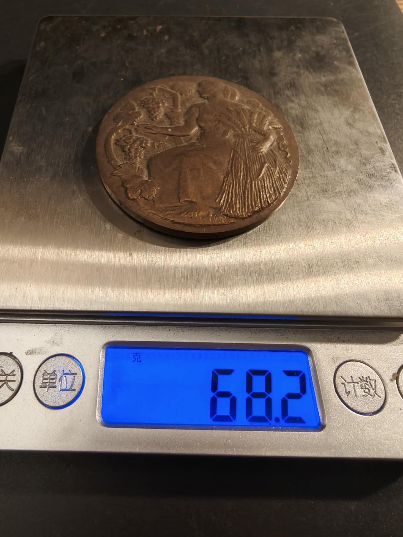 老王徽章第154期  法国农业协会农业竞赛大铜章     直径49mm    重量68.4g