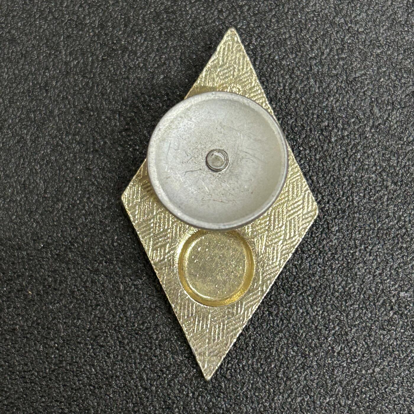 西秦中古拍卖第六十一期 苏联高等师范校徽 有瑕疵