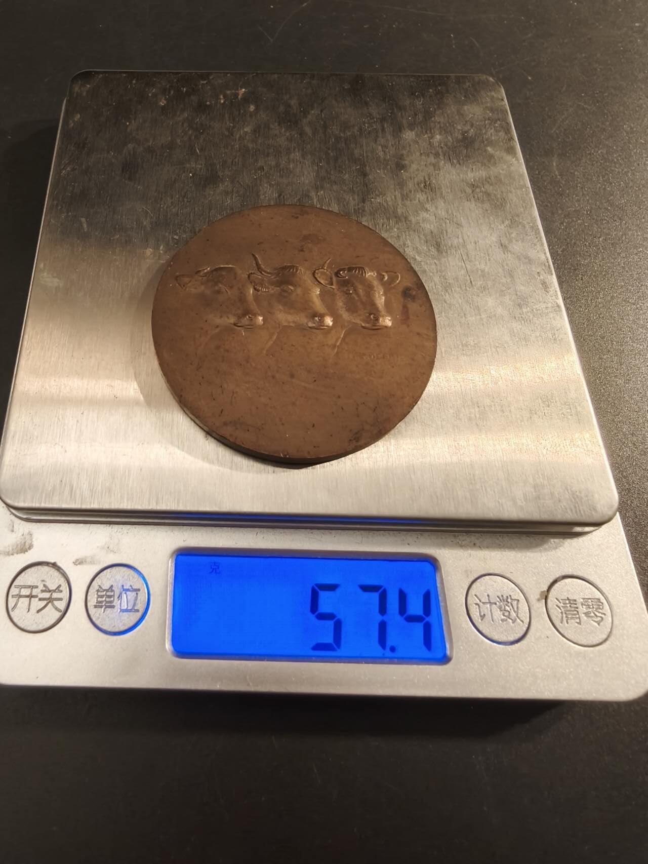老王徽章第154期  法国众议院议员赠大铜章 直径50mm 重量66.3g
