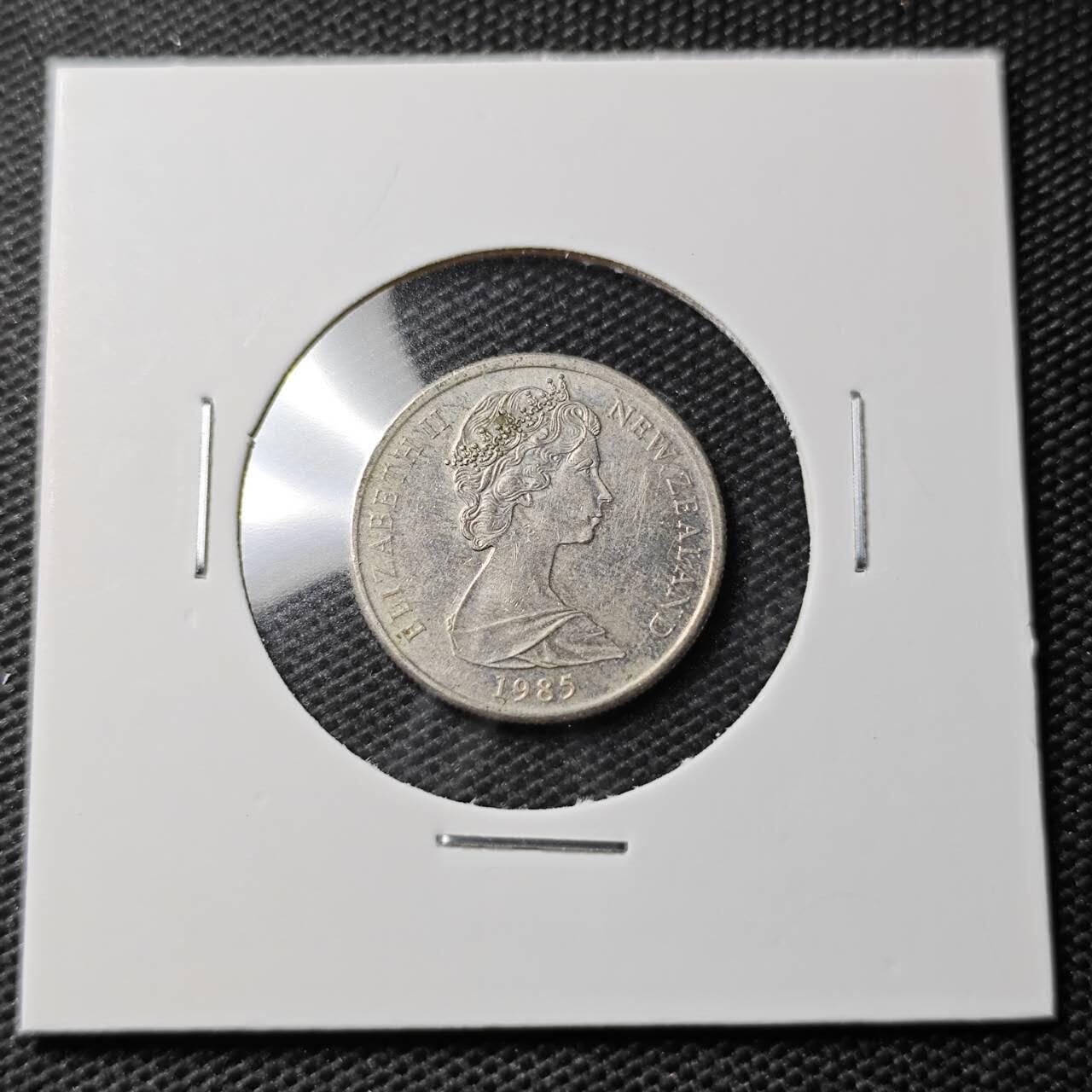 KK钱币收藏小铺 第354场 2月预留时间 周末发货  1985新西兰5分 浅雕版 加拿大代铸