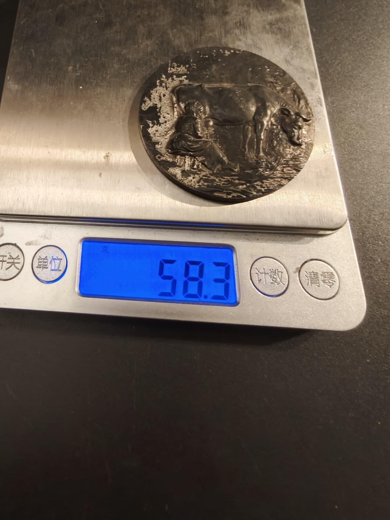 老王徽章第154期 法国众议院赠镀银大铜章    直径 49mm.   重量58.3g