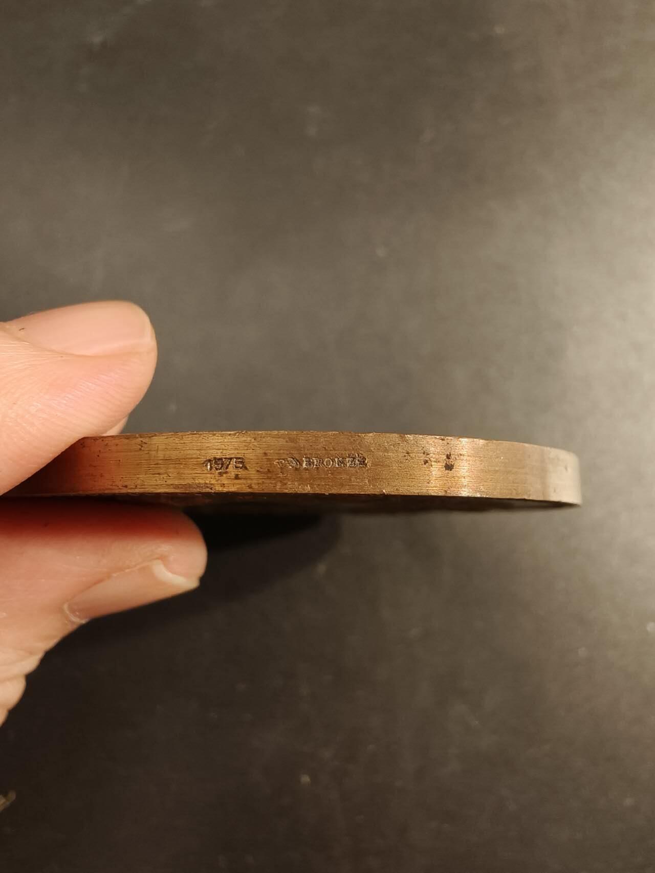 老王徽章第154期 法国众议院赠大铜章     直径57mm.   重量97.5g