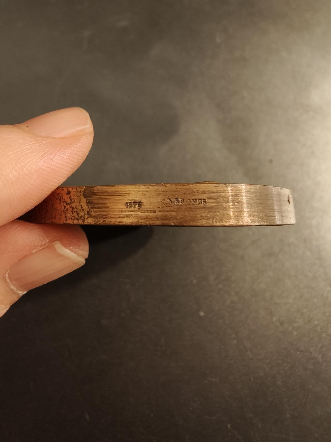 老王徽章第154期  法国参议员赠大铜章 直径50mm 重量67.1g