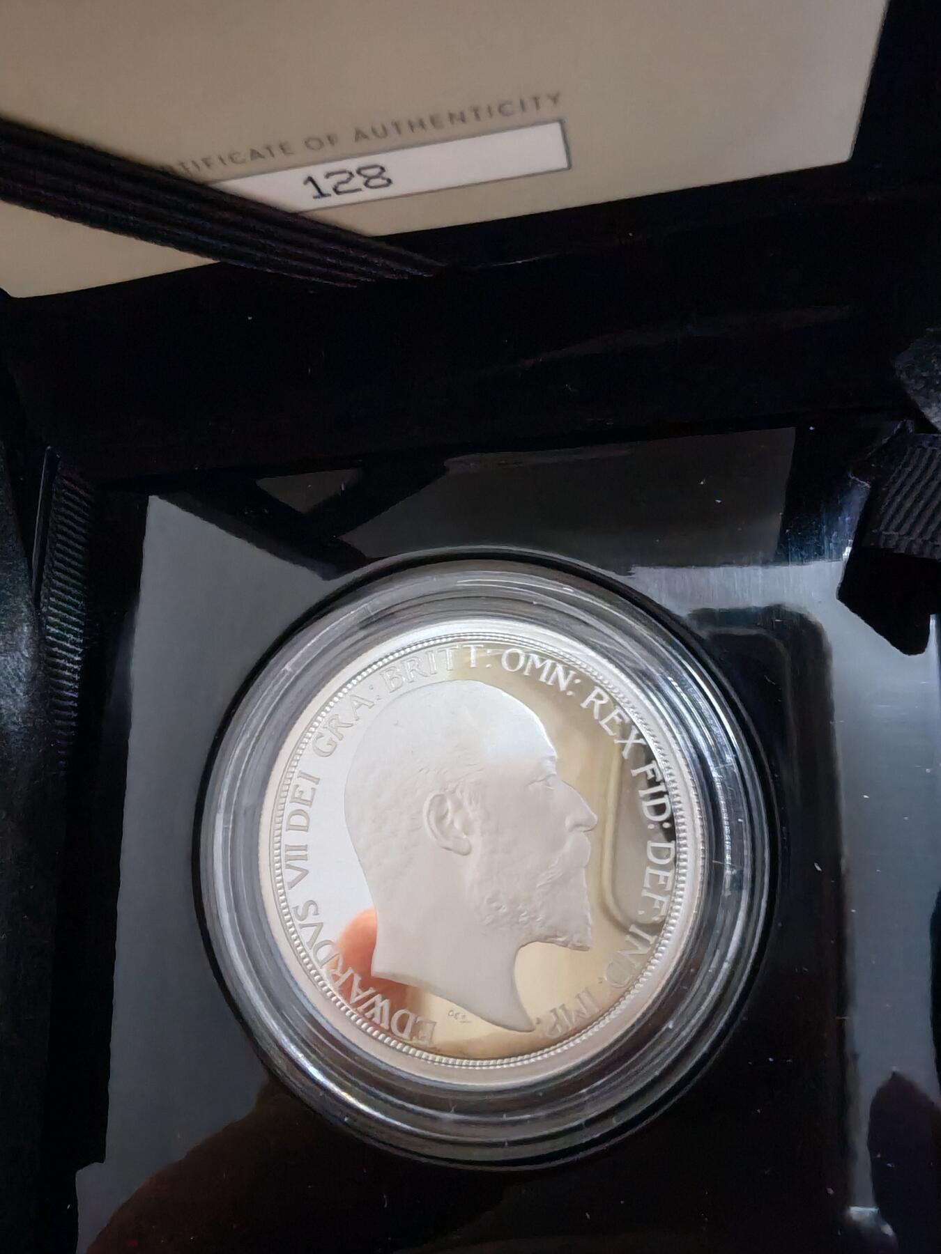 长老汇蛇年精选第五十七场拍卖 2022英国历代君主系列爱德华七世5英镑精制银币，2盎司999银，750枚，盒证全，钢琴烤漆木盒