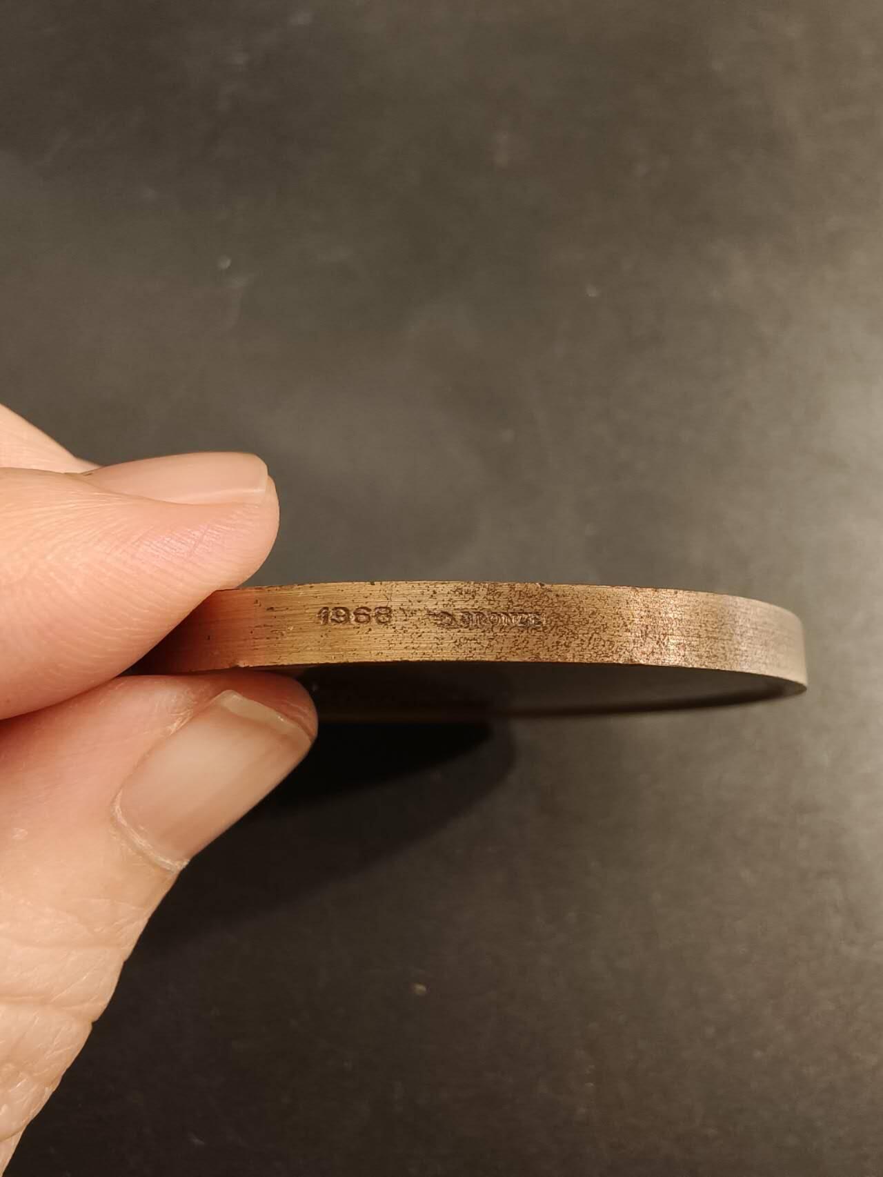 老王徽章第154期  法国养殖业协会大铜章 直径50mm 重量66.3g