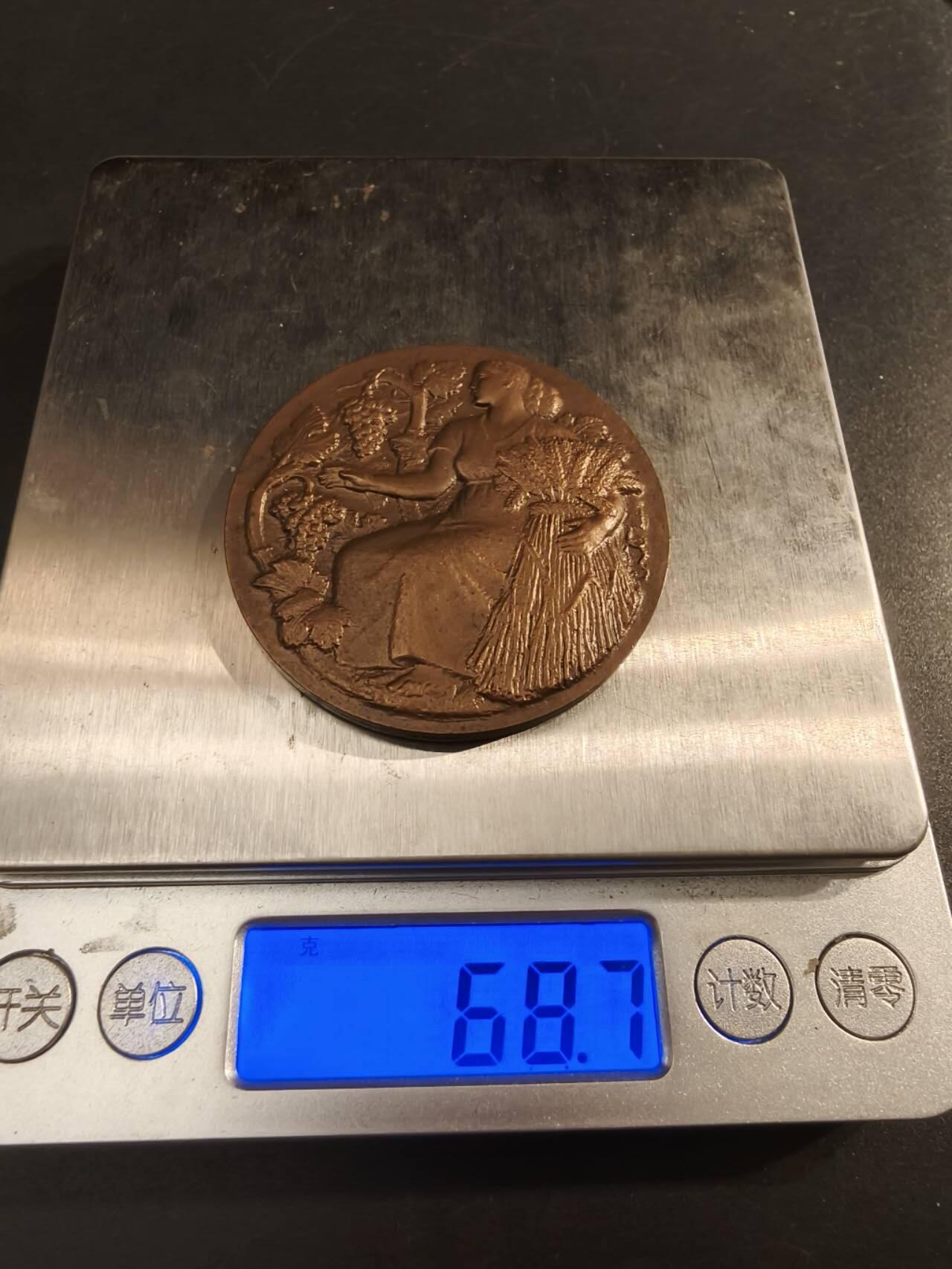 老王徽章第154期  法国农业协会农业竞赛大铜章     直径49mm    重量68.4g