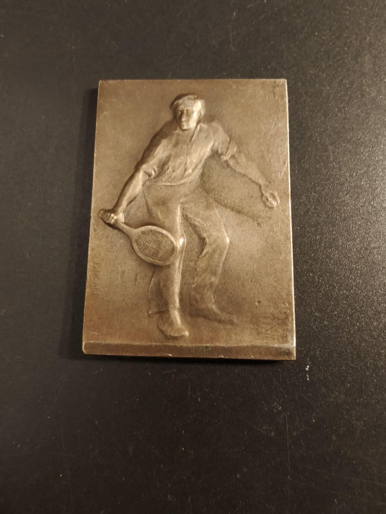 老王徽章第154期 法国网球运动方形大铜章     实发      尺寸50×34mm.    重量48.7g