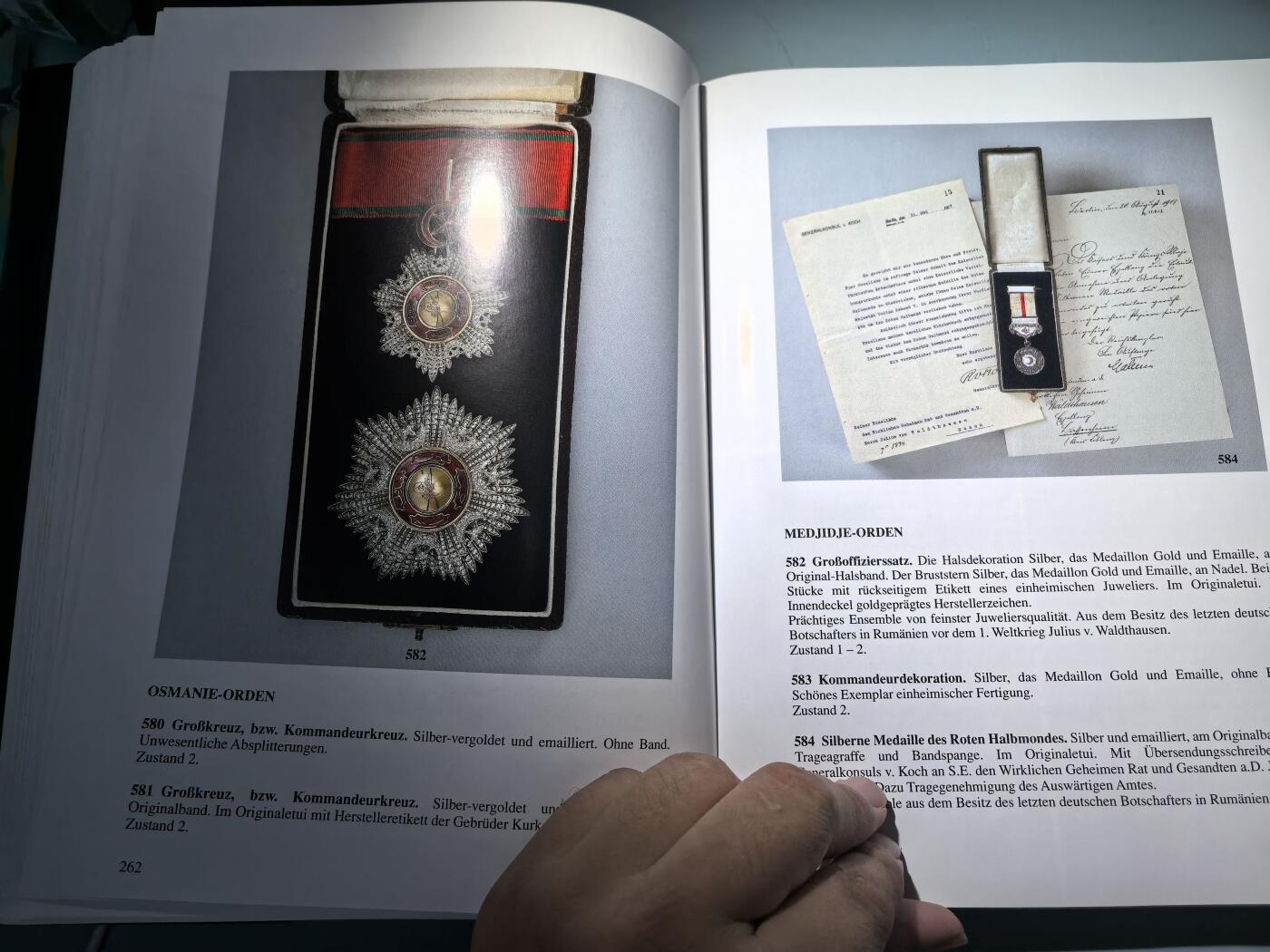 盛世勋华——号角文化勋章邮票专场拍卖第282期 德国知名拍卖行Andreas Thies 第27场勋章专场拍卖会拍卖图录 极其厚重丰富的图片 各国各时期勋章 极高价值资料 厚达480页硬皮