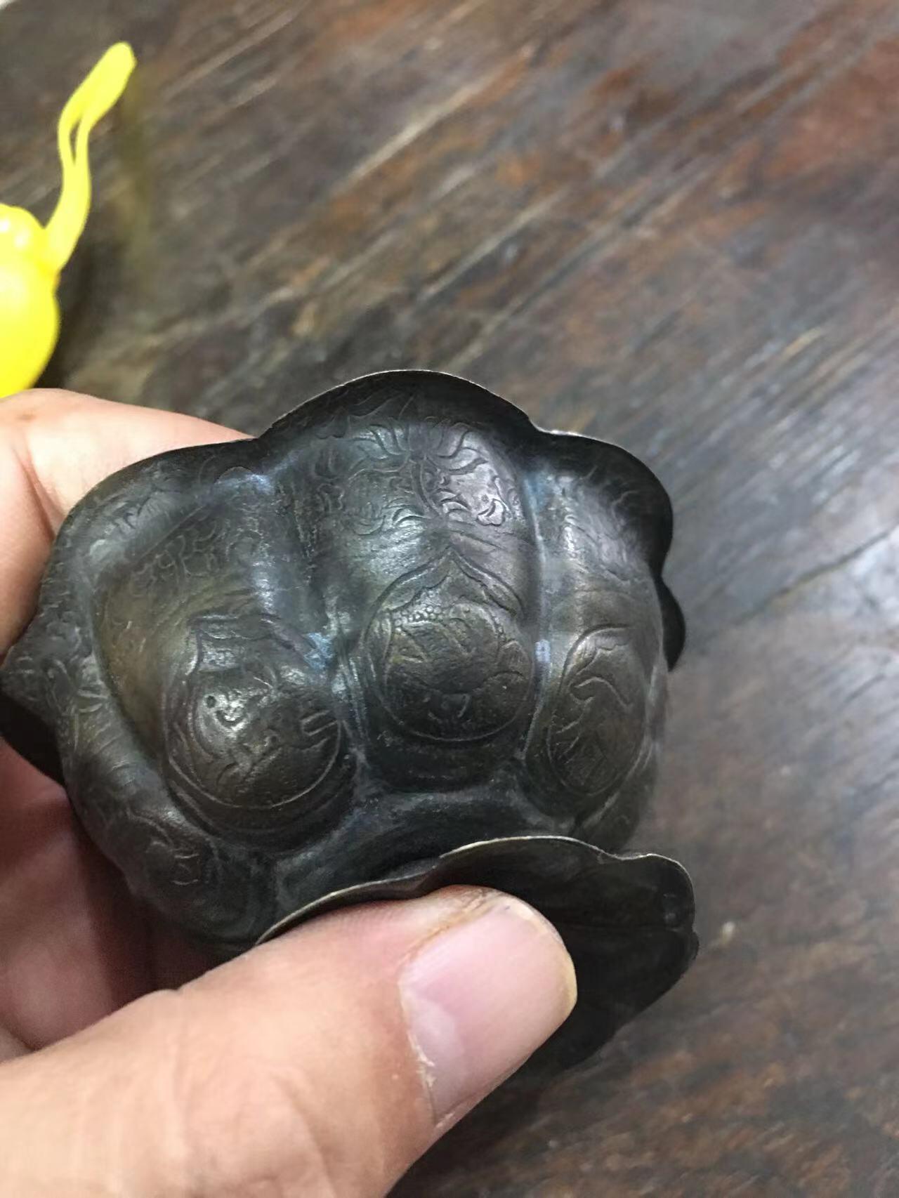 老银碗，纹饰漂亮，完整，造型漂亮，包浆自然，见图示
