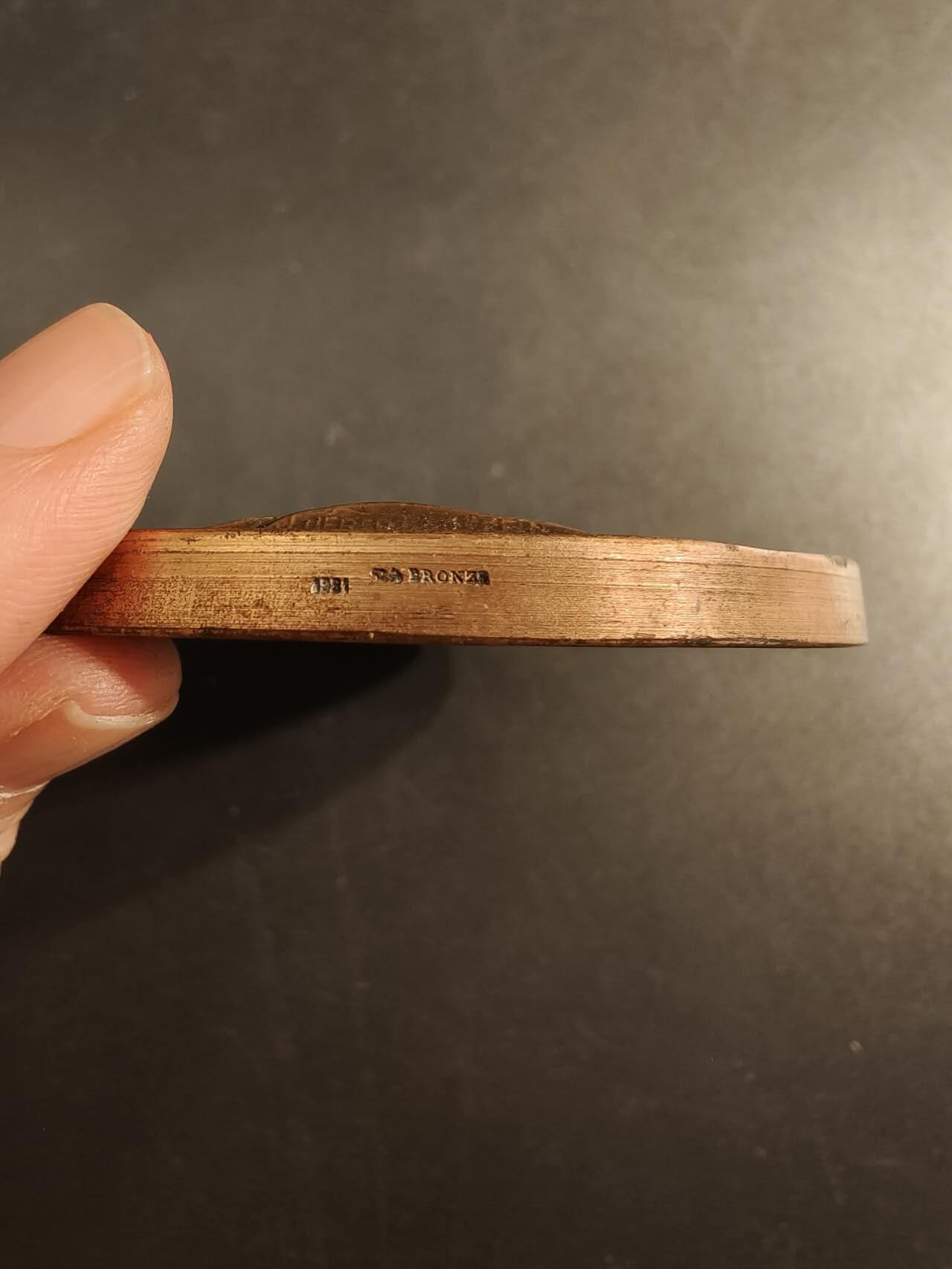 老王徽章第154期 法国巴黎-诺曼底市大铜章     直径75mm    重量234.7g