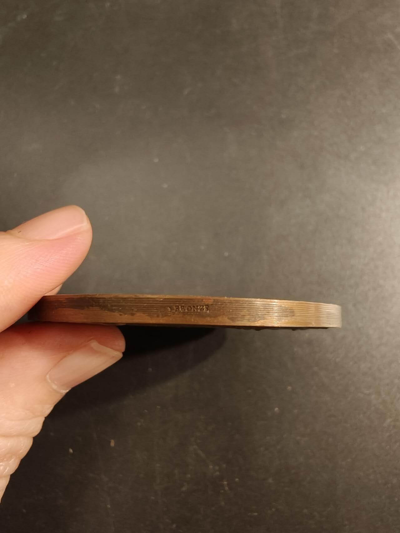 老王徽章第154期 法国参议院赠大铜章    播种    直径50mm.   重量60.2g