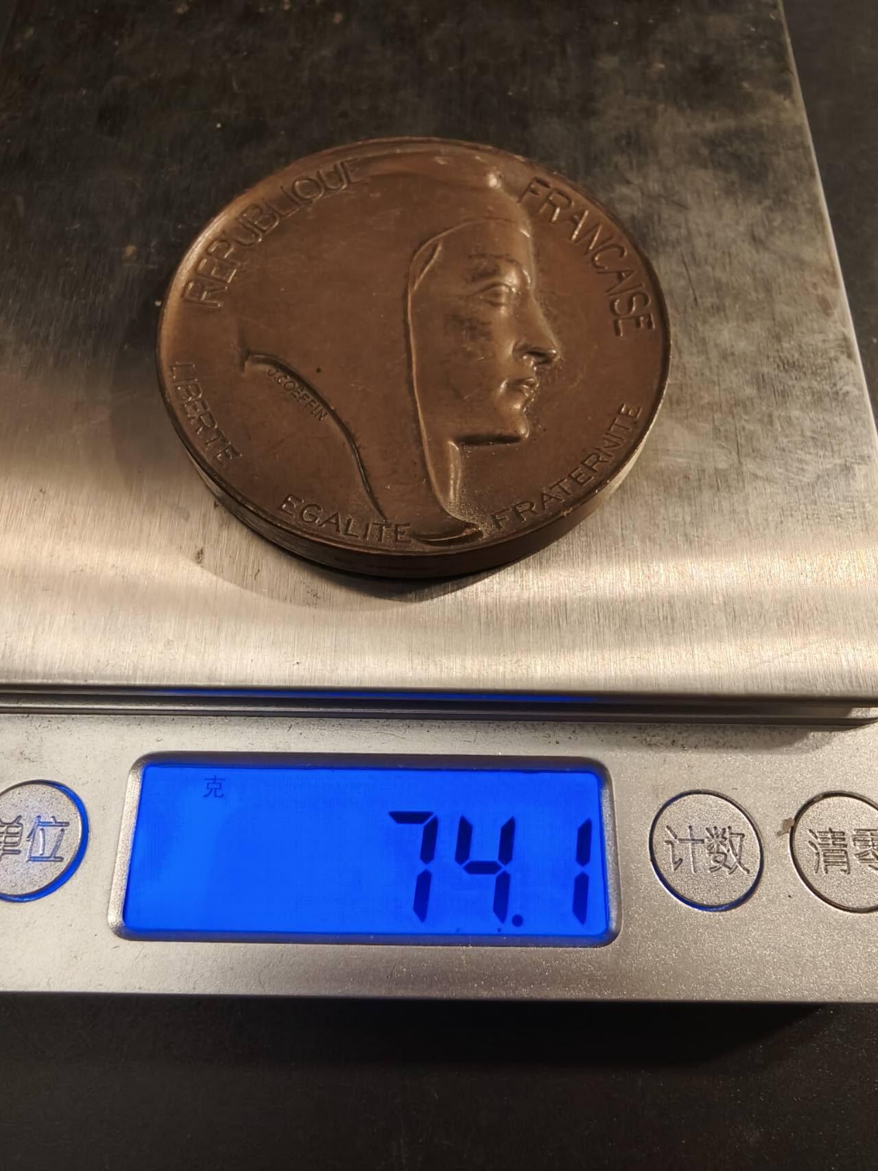 老王徽章第154期 法国参议员赠大铜章    直径50mm   重量74.1g