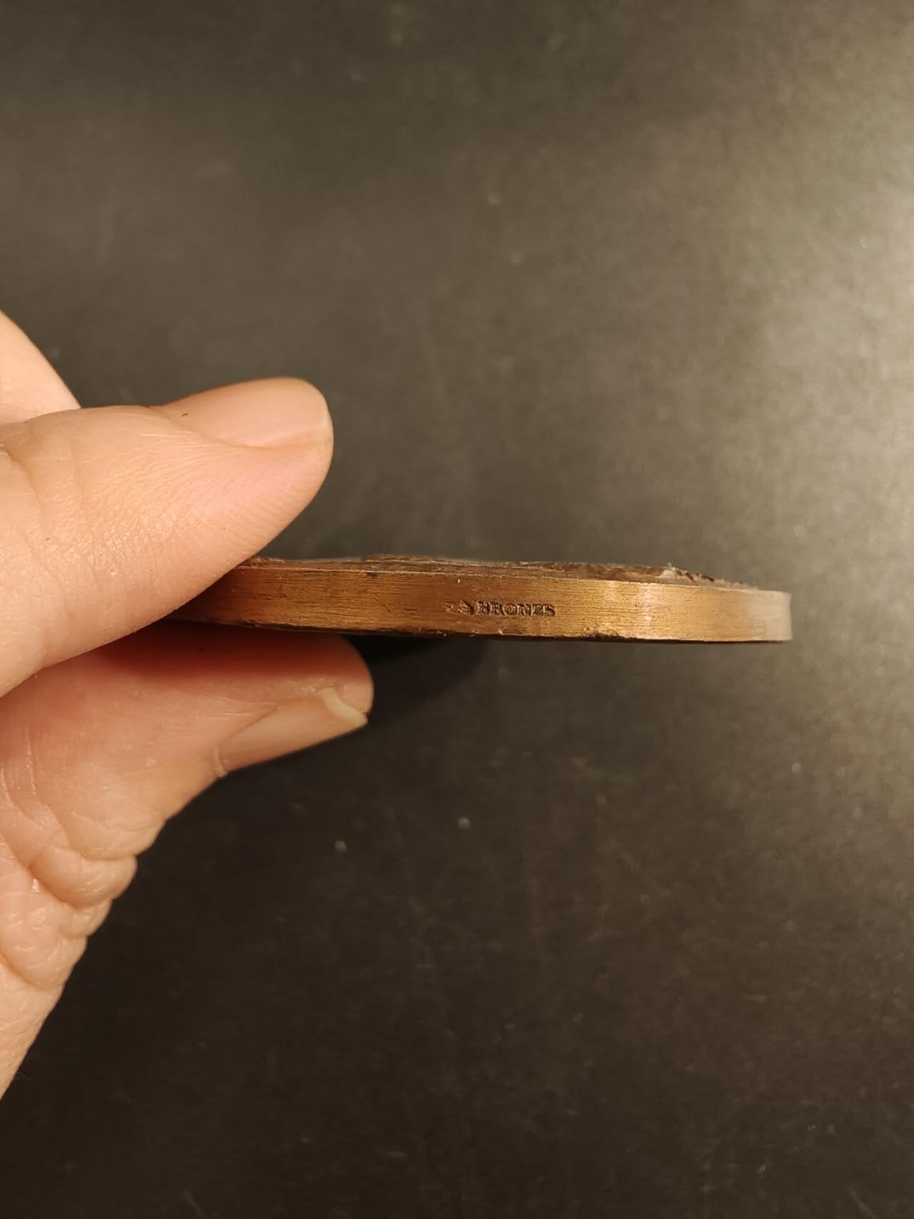 老王徽章第154期  法国农业协会农业竞赛大铜章     直径49mm    重量68.4g
