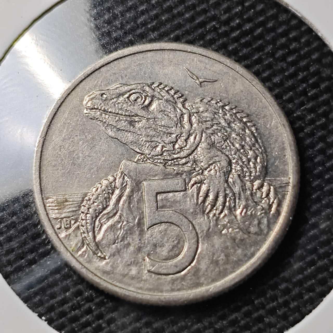 KK钱币收藏小铺 第354场 2月预留时间 周末发货  1985新西兰5分 浅雕版 加拿大代铸