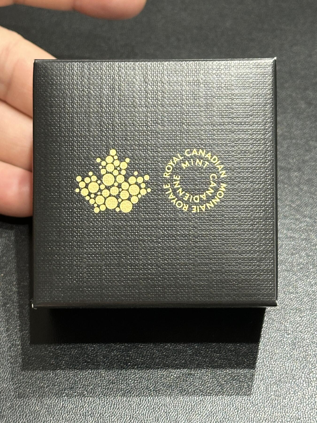 《外钞收藏家》第五百七十三期（精品场）（本平台长期征集拍品、欢迎藏友们联系合作） 加拿大2019年落日黄昏系列水獭彩 色精制银币1盎司（盒证齐全）	精制