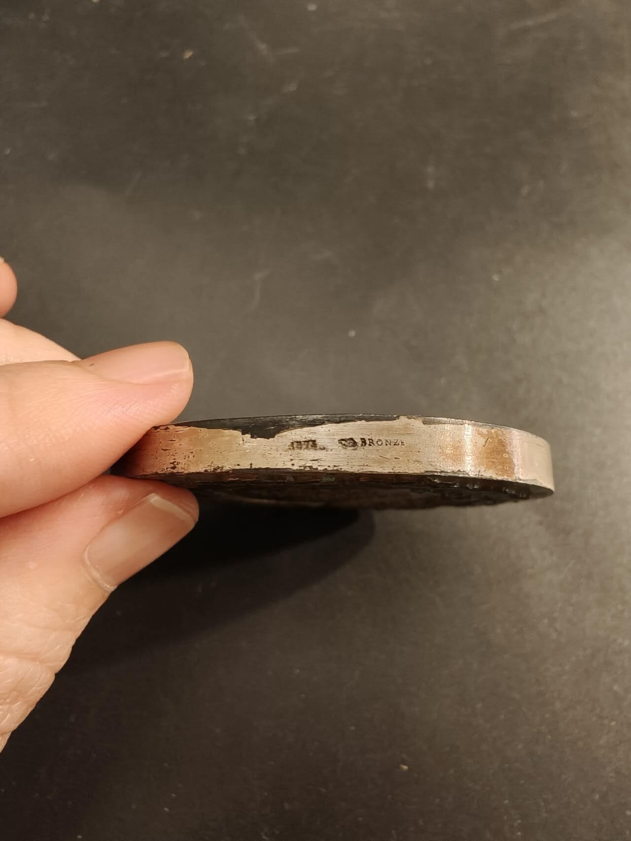 老王徽章第154期  法国参议员赠镀银大铜章 直径50mm 重量70.1g