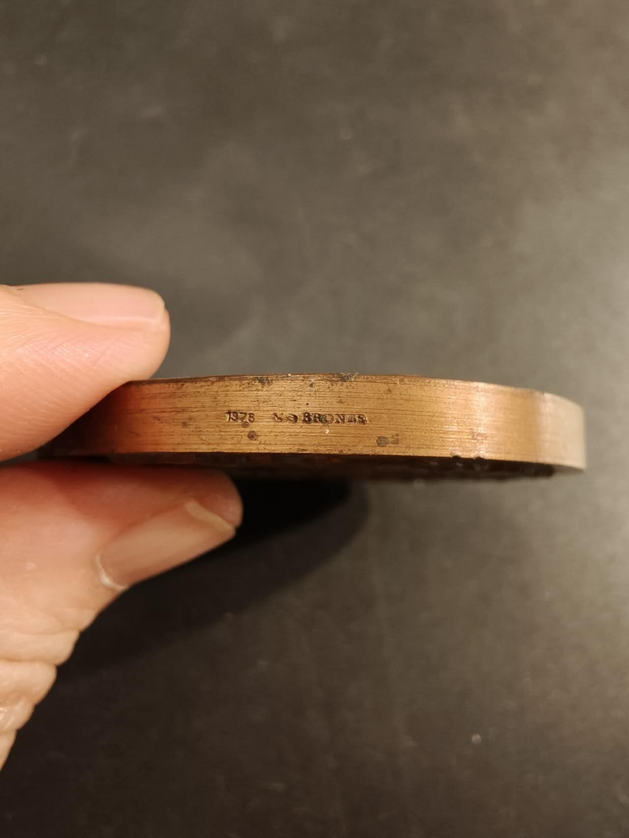 老王徽章第154期 法国参议员赠大铜章    直径50mm   重量74.1g