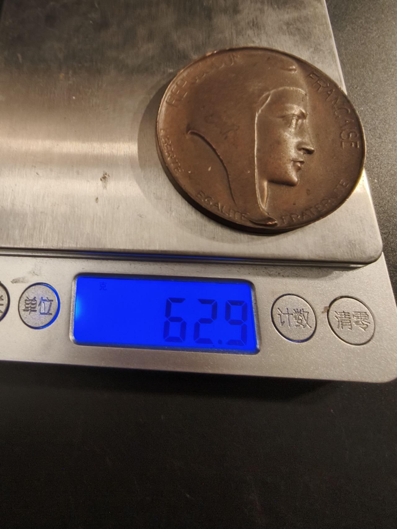 老王徽章第154期  法国参议员赠大铜章 直径50mm 重量70.1g