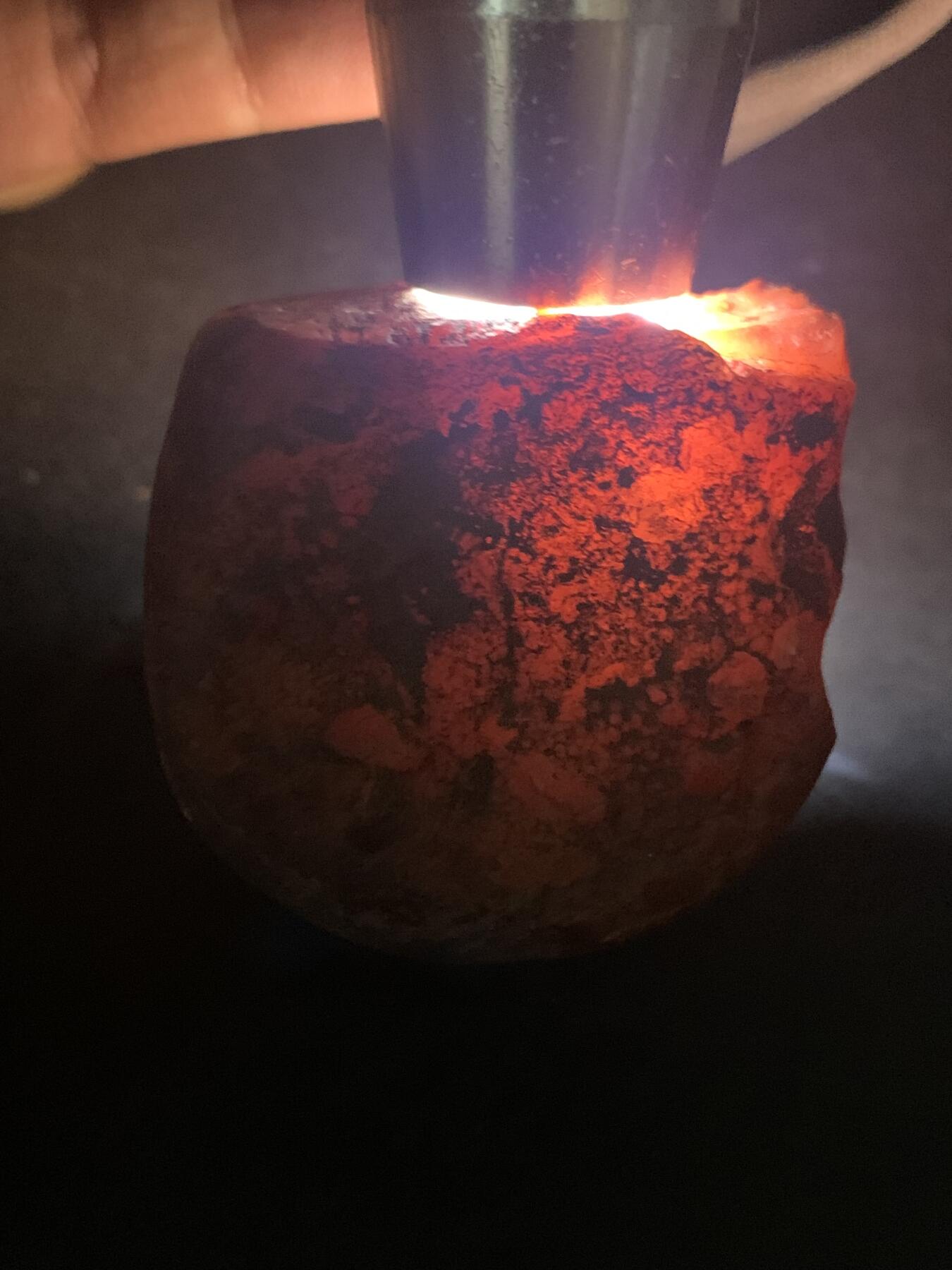 精美红皮开窗冻料千层纹南红玛瑙原石一颗